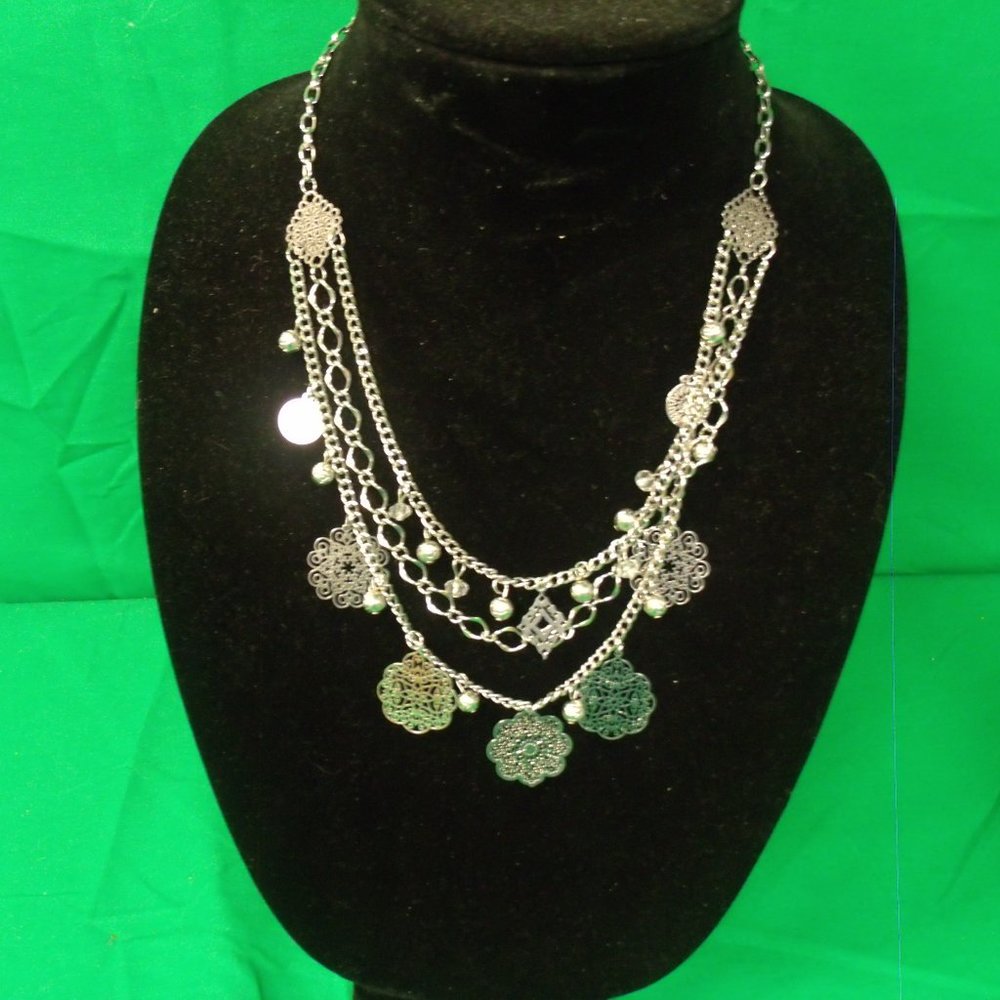 AVON Beautiful Necklace Silver